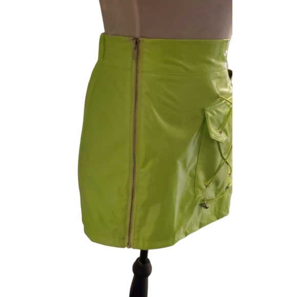 Vinyl Bodycon Miniskirt - Picture 4 of 7